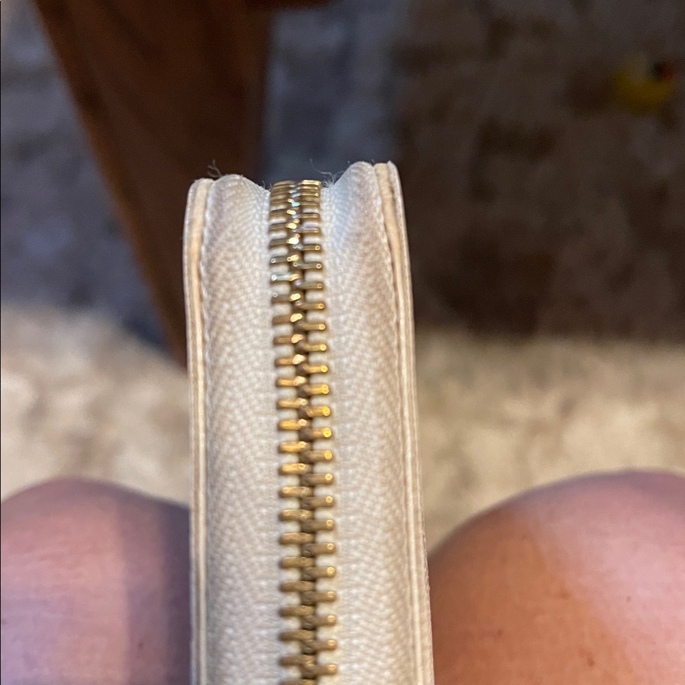 Louis Vuitton Damier Azur Zip Wallet - Cream/Blue - Picture 15 of 15